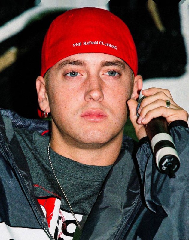 Эминем отпраздновал 17 лет жизни без алкоголя и наркотиков. Рэпер начал свой путь к трезвости 20 апреля 2008 года….