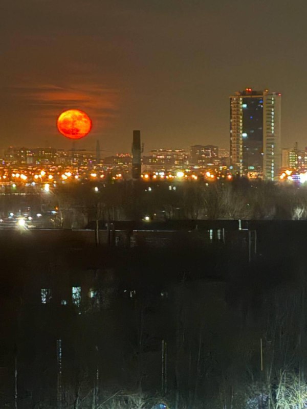 «Кровавая луна» озарила ночное небо над Москвой