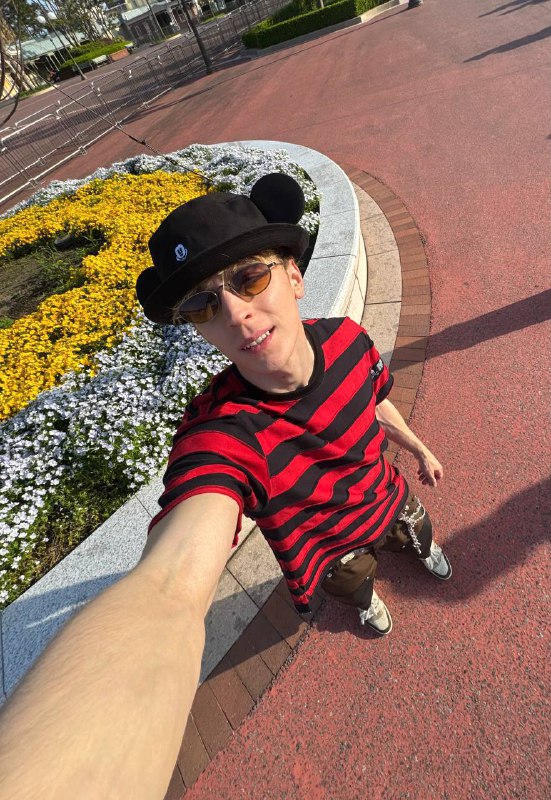 Влад А4 и Юля Годунова опубликовали новые снимки из Disneyland в Японии. Звезды шоу-бизнеса наслаждаются атмосферой знаменитого …