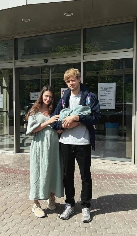 Стендап-комик Ваня Усович вновь стал отцом