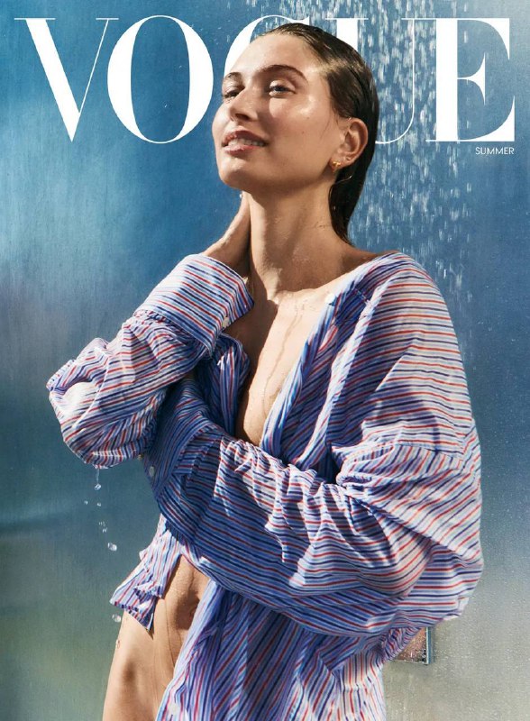 Хейли Бибер украсила обложку летнего выпуска Vogue.