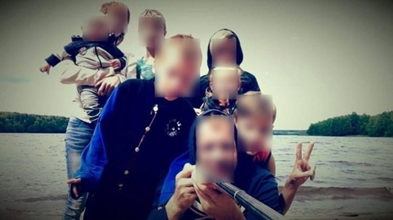 Сижу на работе, скучаю. Вдруг приходит сообщение от жены: “Они все умерли!” У нас дома четверо детей! Меня охватывает паника, вс…
