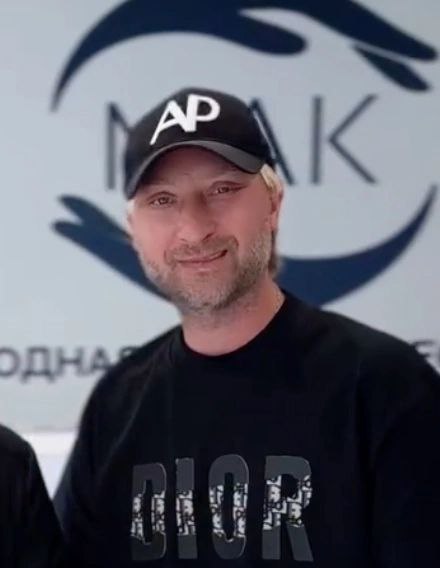 Евгений Плющенко удивил поклонников преображением