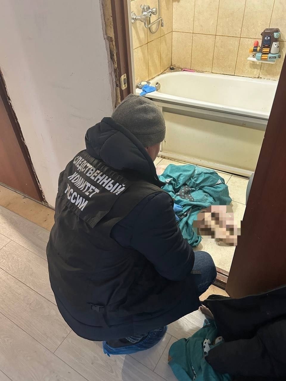 **Жуткая трагедия в Архангельской области: мать подозревают в убийстве двух детей**