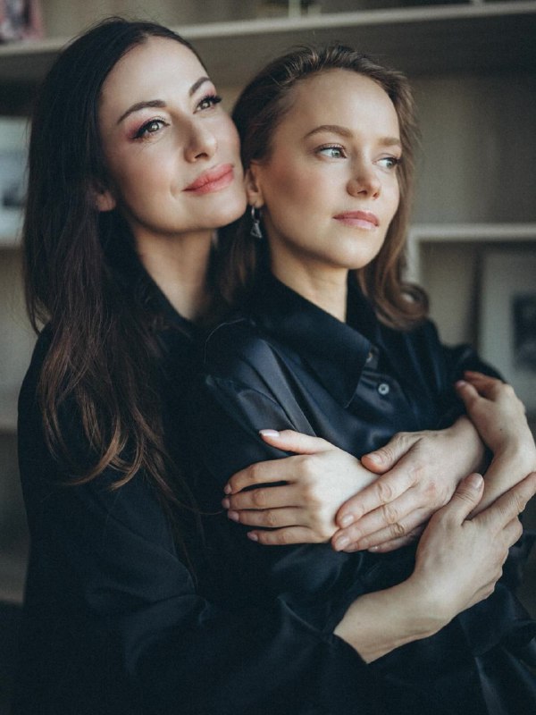 Катерина Ковальчук опубликовала совместную фотосессию с сестрой, известной актрисой Анной Ковальчук.