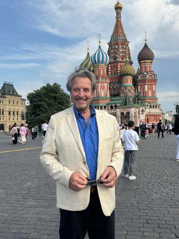Отец Илона Маска посетил Москву