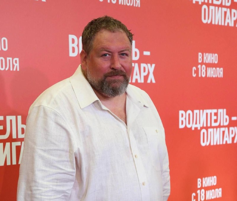 Актёр Станислав Дужников перенёс трёхчасовую операцию по уменьшению желудка. Медицинское вмешательство стало необходимым из-за о…