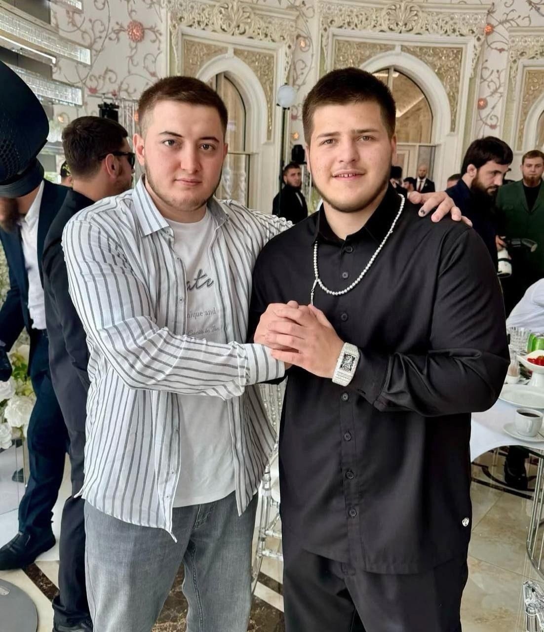 В Сети обсуждают фото и видео со свадьбы 17-летнего Адама Кадырова. На кадрах молодой человек стреляет в воздух из окна автомоби…