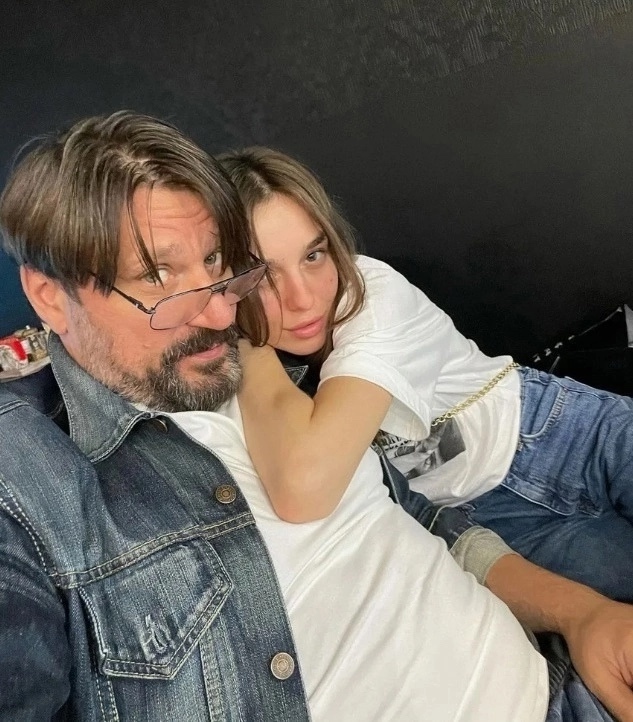 50-летний актёр, известный широкой публике благодаря роли Гены Букина, снова готовится стать отцом.