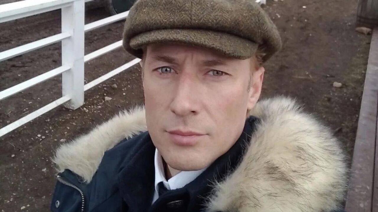 Скончался актер Денис Семенов, известный по ролям в популярных сериалах Пятого канала, таких как «Свои», «Наш спецназ», «Стражи …