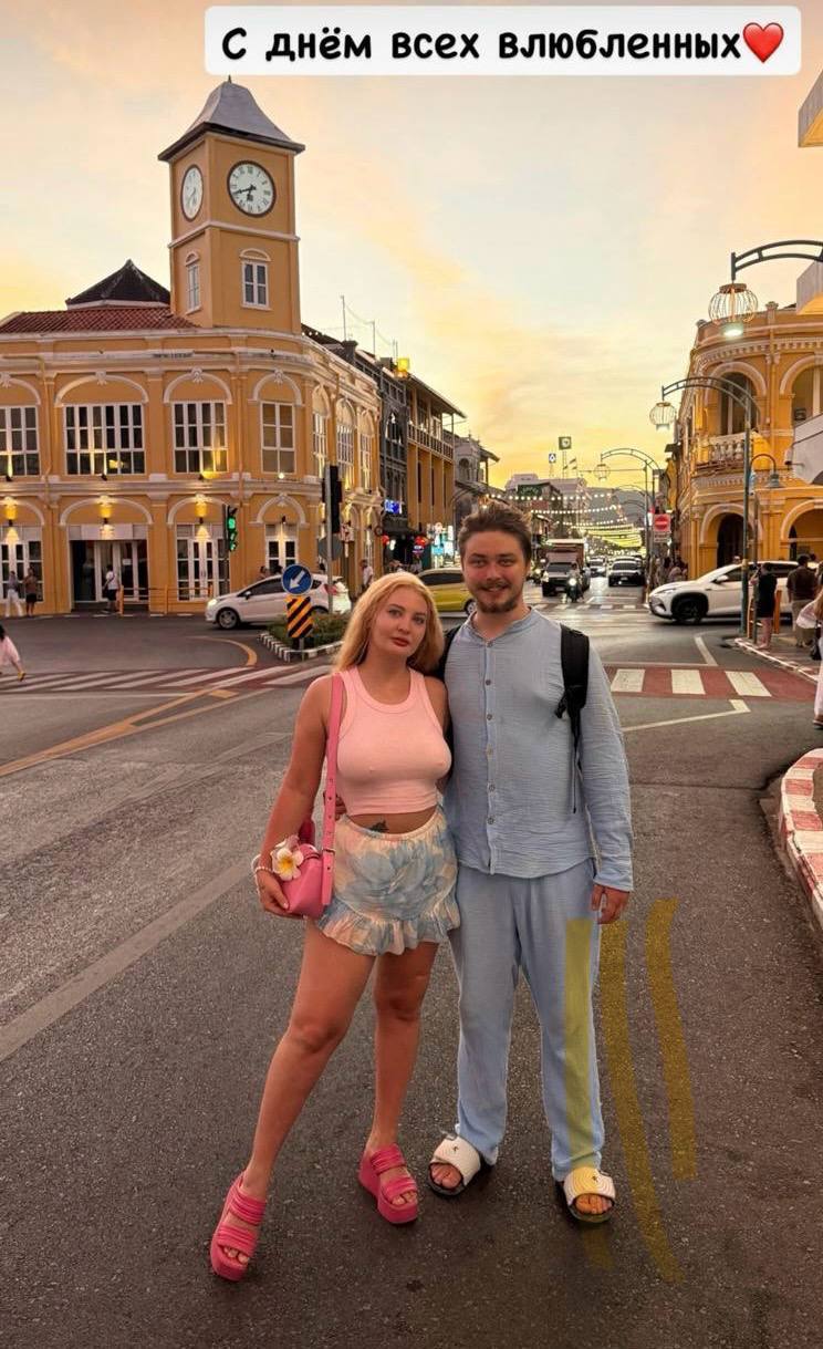 Подруги, привет! Сегодня я хочу поделиться с вами новыми сплетнями из мира шоу-бизнеса, которые просто не могут оставить равноду…