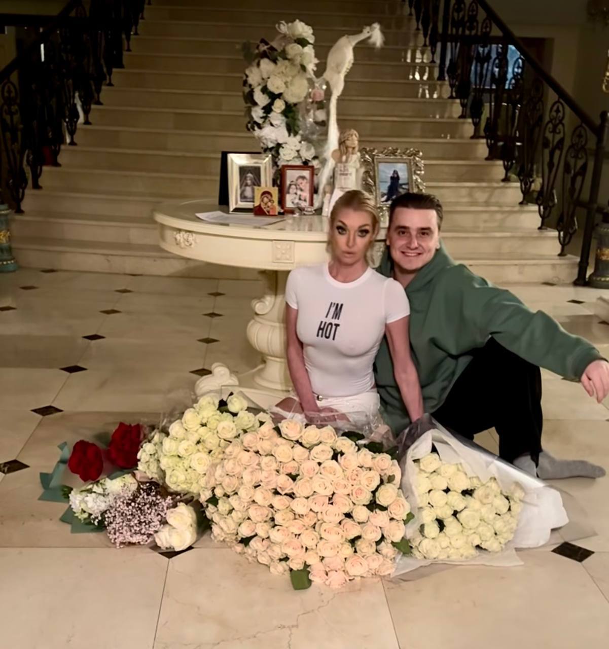 Дорогие мои, у нас в мире шоу-бизнеса снова разгорается настоящая страсть! Настя Волочкова, наша любимая балерина, решила порадо…