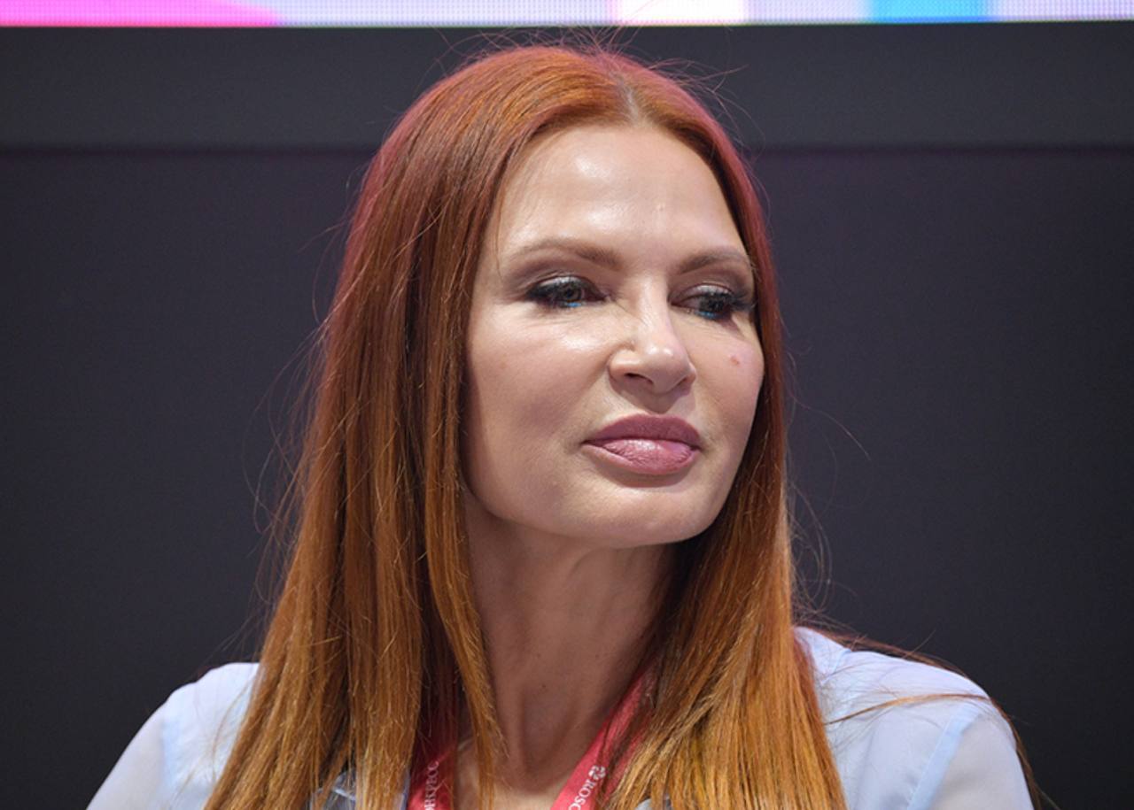 Эх, девчонки, у нас новые сплетни из мира шоу-бизнеса! На этот раз в центре внимания оказалась наша любимая комедийная актриса Э…