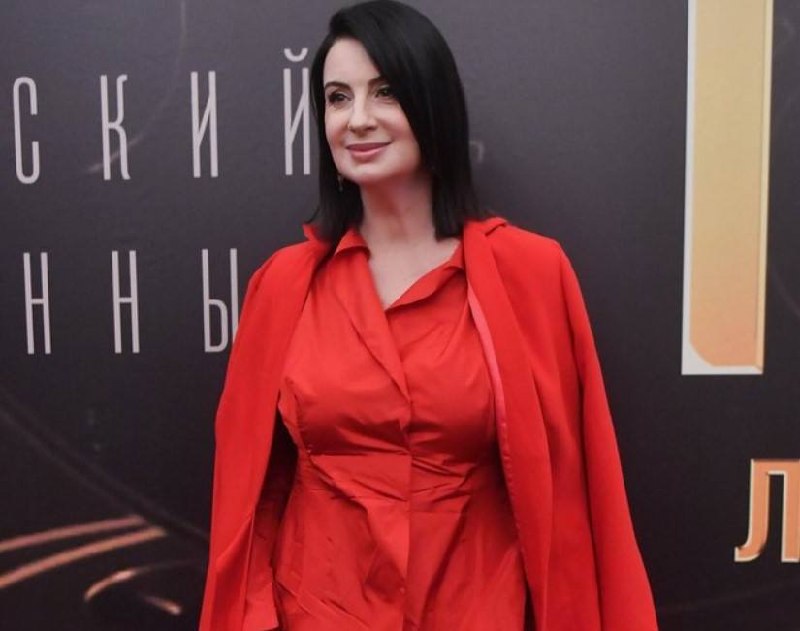 Ну что, девочки, давайте поговорим о нашей любимице Екатерине Стриженовой! Эта талантливая ведущая снова оказалась в центре вним…