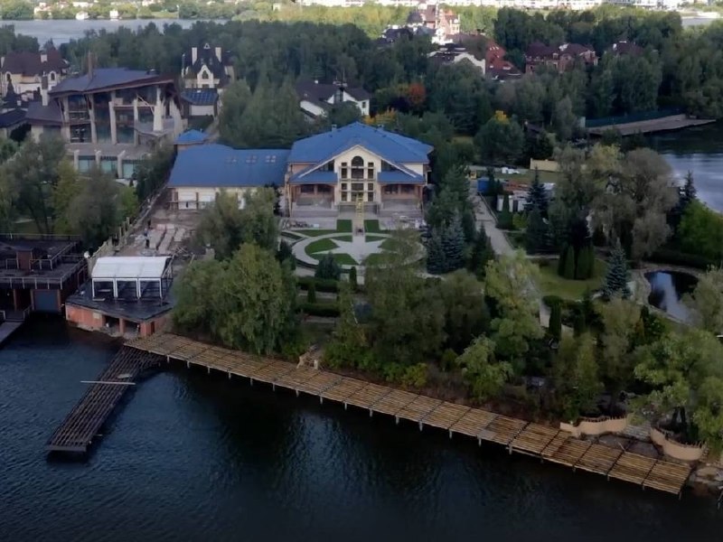Ребята, это просто бомба! Филипп Киркоров вновь доказал, что на его берегу Москва-реки никто ничего не потеряет – ни один любопы…