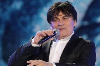 Девочки, вы не поверите, что я узнала! Наш любимый «голос эпохи» Александр Серов теперь завязал с дальними странствиями, и причи…