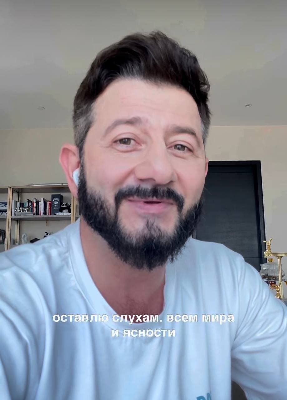 Девчонки, ну что, держитесь за чашечку латте — сейчас будет горячо! Наш любимый комик Михаил Галустян наконец нарушил молчание и…