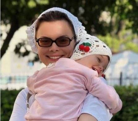 Девочки, вы просто не поверите, что я узнала! Знаменитая семья Евгения Петросяна и Татьяны Брухуновой снова всех удивила. Казало…