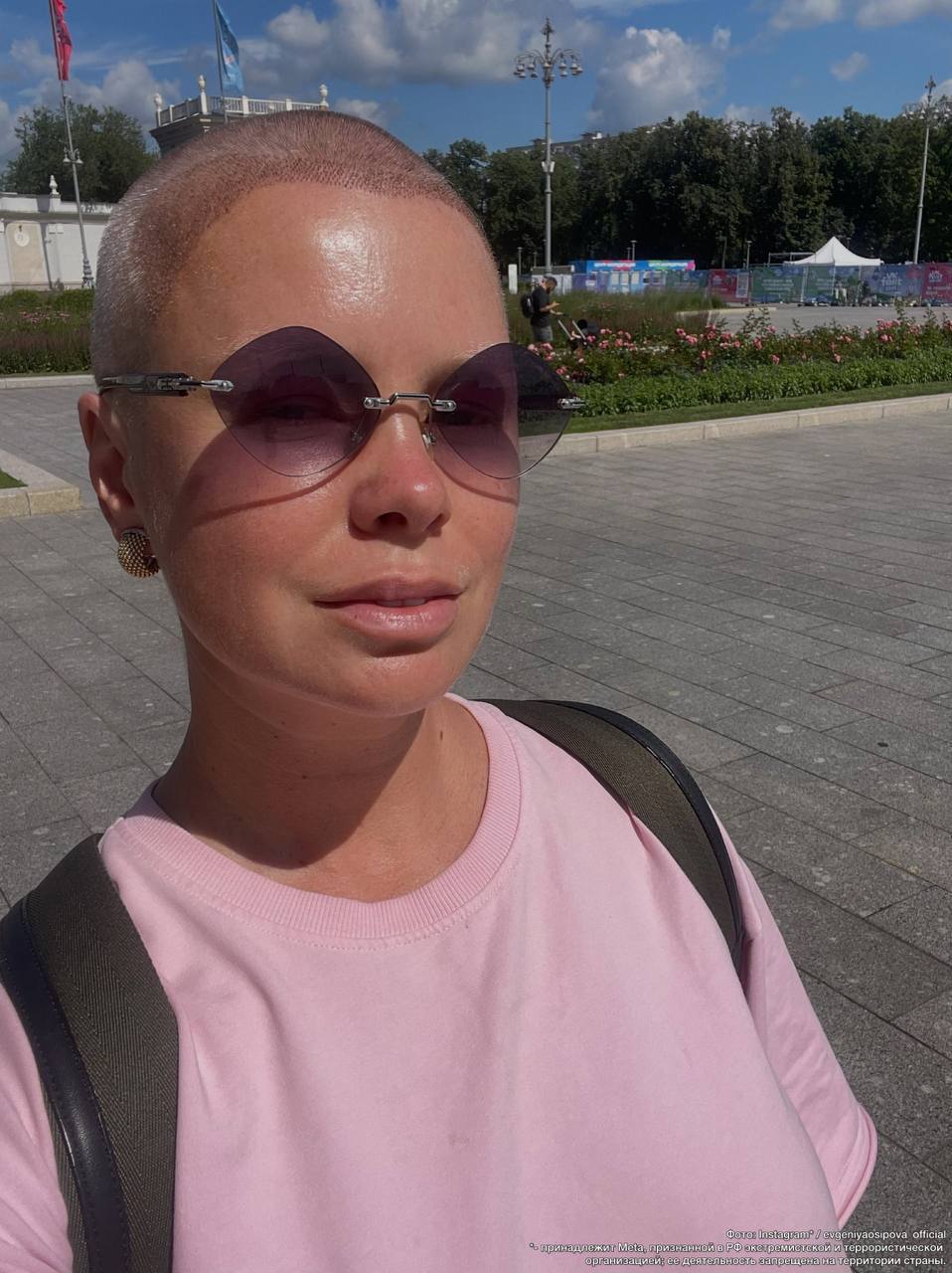 Девочки, вы просто не поверите, о чем сейчас говорит Айза! Она в пух и прах разнесла наивность Насти Ивлеевой, которая, по ее мн…