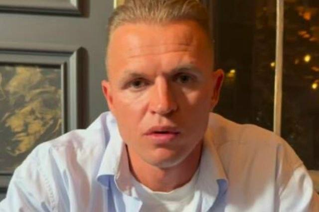 Девочки, вы просто не поверите, что я нарыла! Дмитрий Тарасов, который сейчас просто тает в объятиях Анастасии Костенко и воспит…