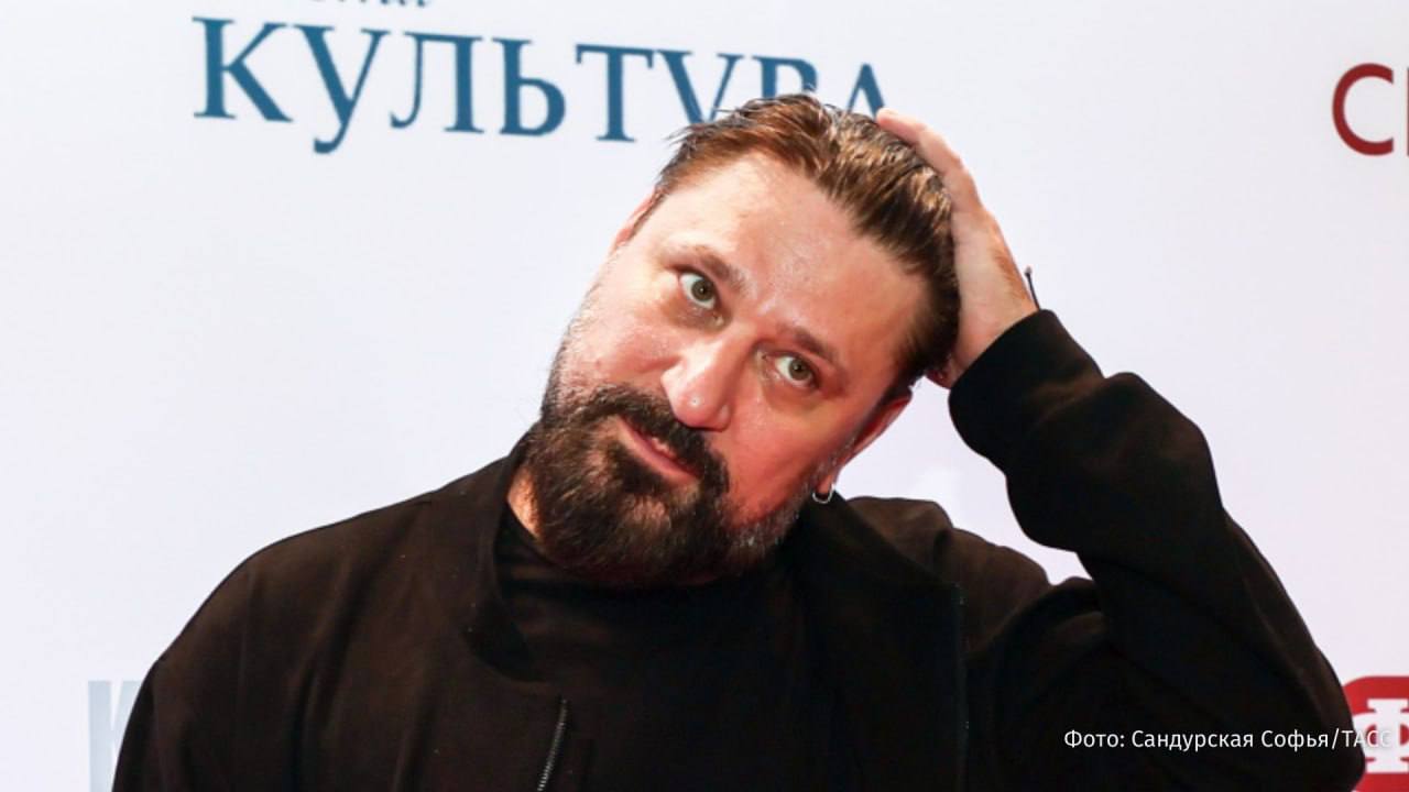 Девчонки, это просто жесть! Сын Виктора Логинова, Александра, рассказал, что его школьные годы превратились в настоящий ад из-за…